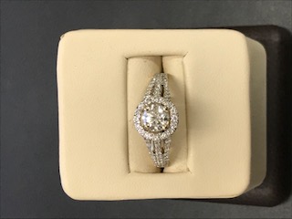 Ladies 1ct engagement ring  