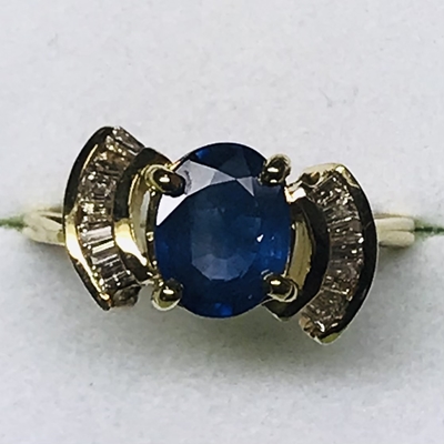 Ladies Oval Sapphire & Diamond Ring 