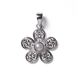 Southern Gates® Daisy Pendant 